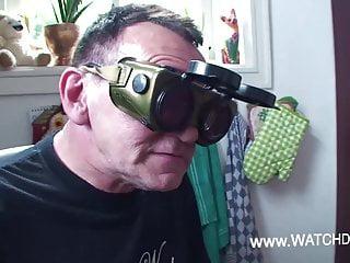 Versauter Daddy er fickt seine Tochter und bumst sie so richtig durch