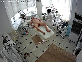 Versteckte Kamera im schönheitssalon filmt Mutter