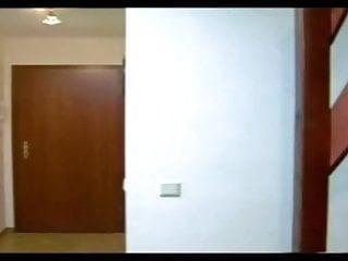 Schöne Brünette in der hündchenstellung gefickt