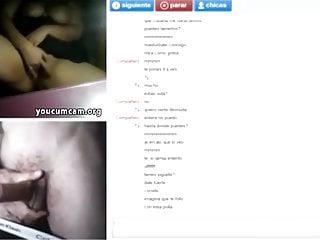 Busiges Babe masturbiert vor der Webcam