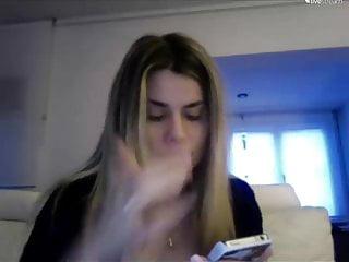 Maria fickt für Geld vor der Webcam