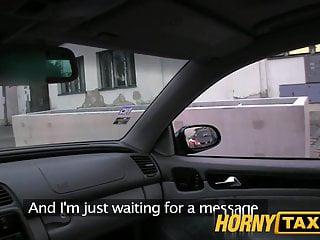 Sie bezahlt für die taxifahrt nichts einzuwenden