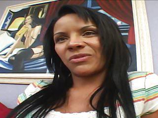 Lustvolle Schlampe auf der Couch gefickt