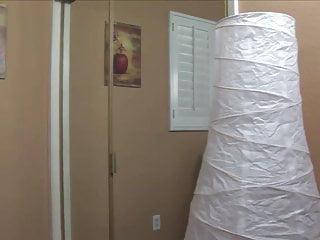 Grosse schwarze Bitch wird gefickt und schluckt Sperma