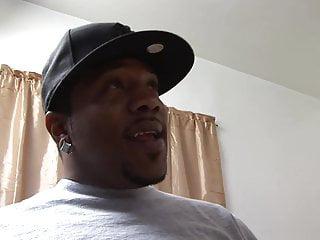 Schlampe mit dicken Titten und dickem Arsch beim Interracial Sex mit dem schwarzen Kerl - Interracial Blowjob