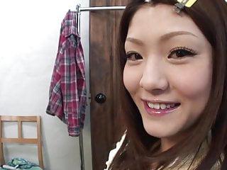 Teen fickt ihre Freundin mit einem Dildo