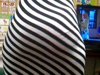 Versaute Schlampe leckt Arsch und Arsch