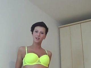 Mann hat spass mit einer heissen Frau