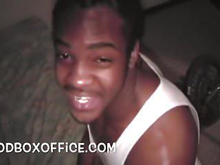 Schwarze Cousine wird von schwarzem Schwanz gefickt