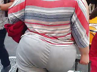 Dicker Arsch auf dem Tisch gefickt