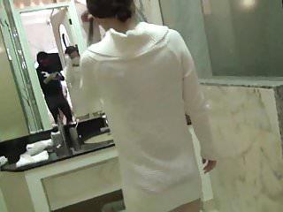 Der Kerl fickt ihn in den Arsch