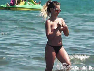 Geile Bikini Teens am Strand - oben ohne am Strand