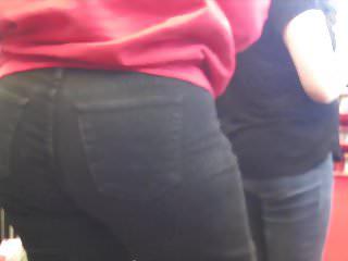 Reife Frau verführt den jungen Mann