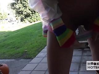 Zierliche Latina findet einen neuen Kerl und wird dafür brutal gefickt