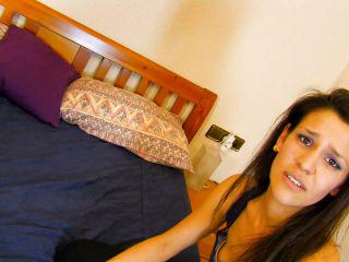 Hübsches Mädel mit tollem Körper - sie fickt und bläst dabei