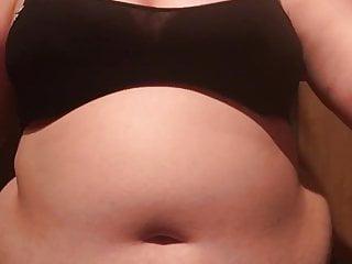 Devotes Girl zwischen die Schamlippen und Zunge