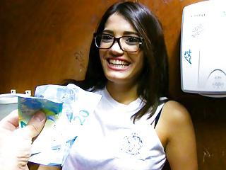 Teen Latina wird in der bibliothek gefickt